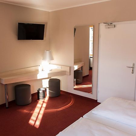 Rasthof & Motel Hermsdorfer Kreuz Hermsdorf  Buitenkant foto