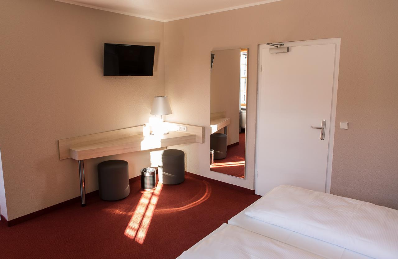 Rasthof & Motel Hermsdorfer Kreuz Hermsdorf  Buitenkant foto
