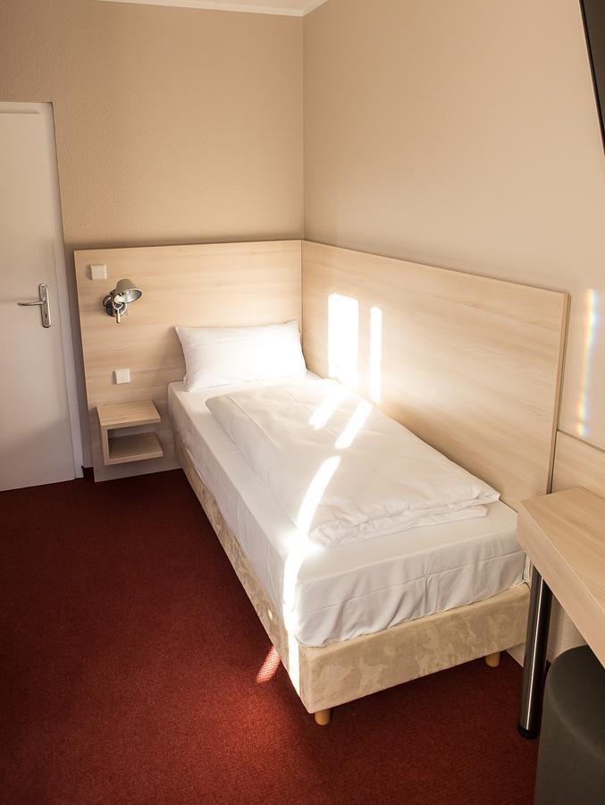 Rasthof & Motel Hermsdorfer Kreuz Hermsdorf  Buitenkant foto