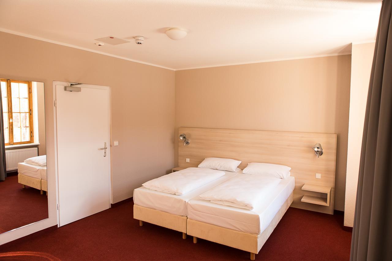 Rasthof & Motel Hermsdorfer Kreuz Hermsdorf  Buitenkant foto